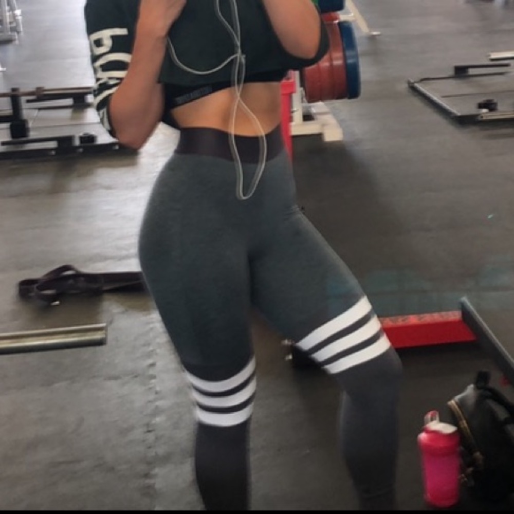 Bombshell women’s leggings in a size small